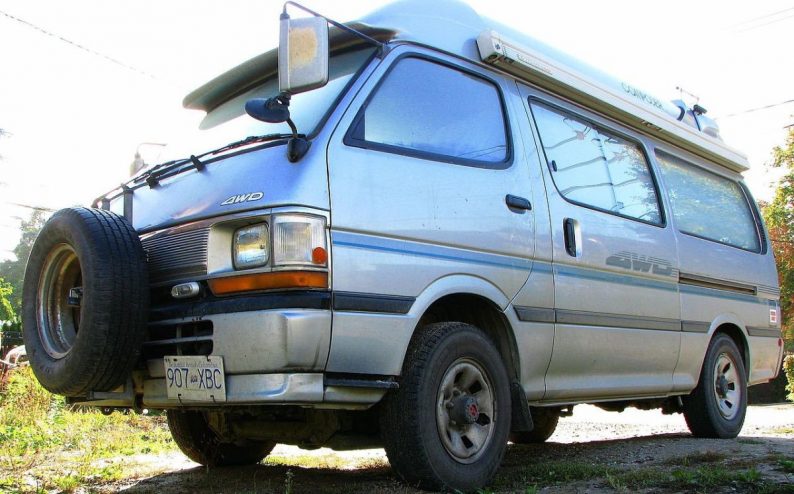 Toyota Hiace H100 4×4 d’environ 1990. Photo Wikimedia CCSA2 Michael Gil