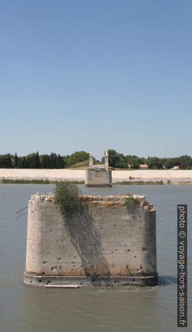 Restes du Pont aux Lions. Photo © André M. Winter