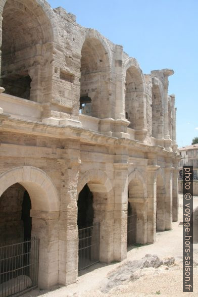 Arènes d'Arles restaurées. Photo © Alex Medwedeff