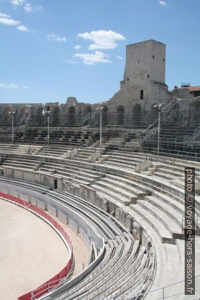 Tour dite sarrasine sur les Arènes romaines d'Arles. Photo © André M. Winter