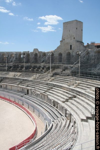 Tour dite sarrasine sur les Arènes romaines d'Arles. Photo © André M. Winter