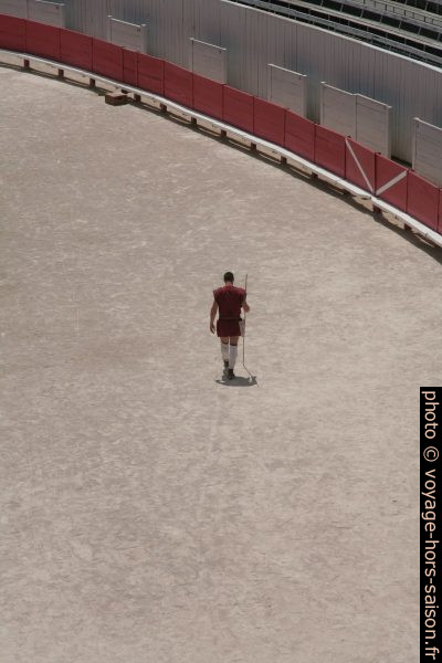 Gladiateur solitaire dans l'amphithéâtre d'Arles. Photo © André M. Winter
