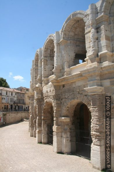 Les Arènes d'Arles. Photo © Alex Medwedeff