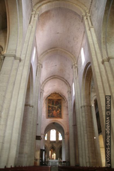 Nef de la cathédrale Saint-Trophime. Photo © André M. Winter