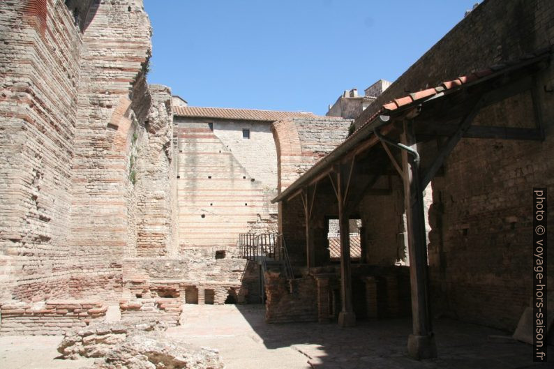 Thermes de Constantin. Photo © André M. Winter