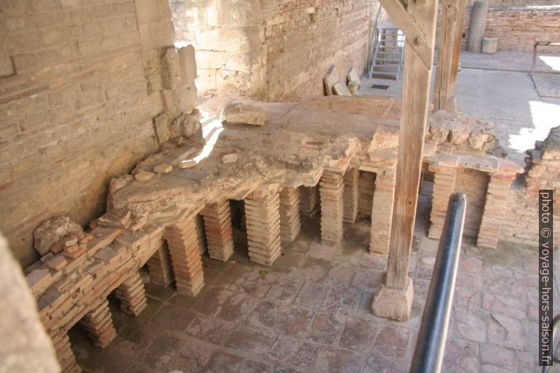 Hypocauste des thermes de Constantin. Photo © André M. Winter