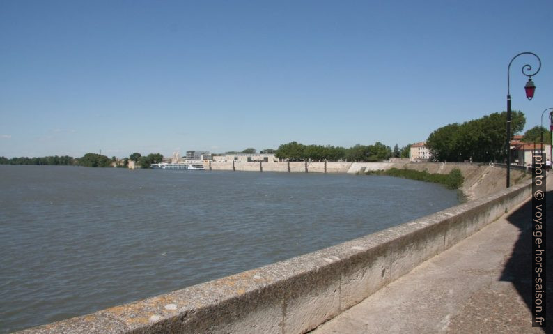 Embarcadère pour croisières sur le Rhône. Photo © André M. Winter