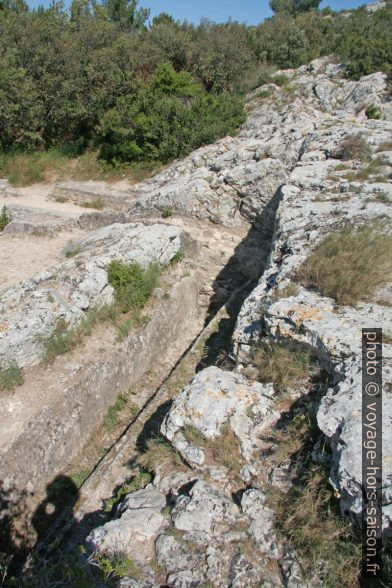 Aqueduc de Barbegal pour alimenter Arles. Photo © André M. Winter