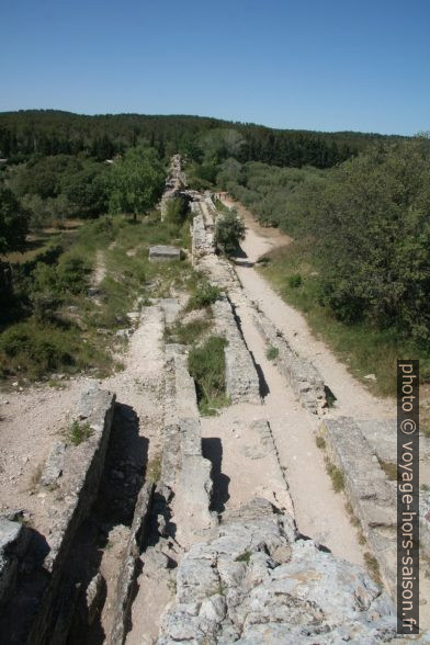 Vestiges de l'aqueduc romain double de Barbegal. Photo © André M. Winter