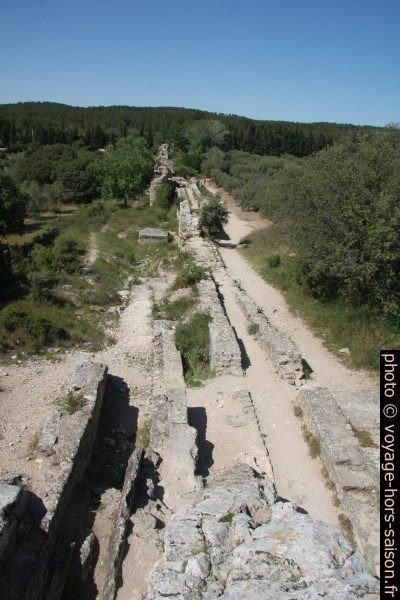Vestiges de l'aqueduc romain double de Barbegal. Photo © André M. Winter