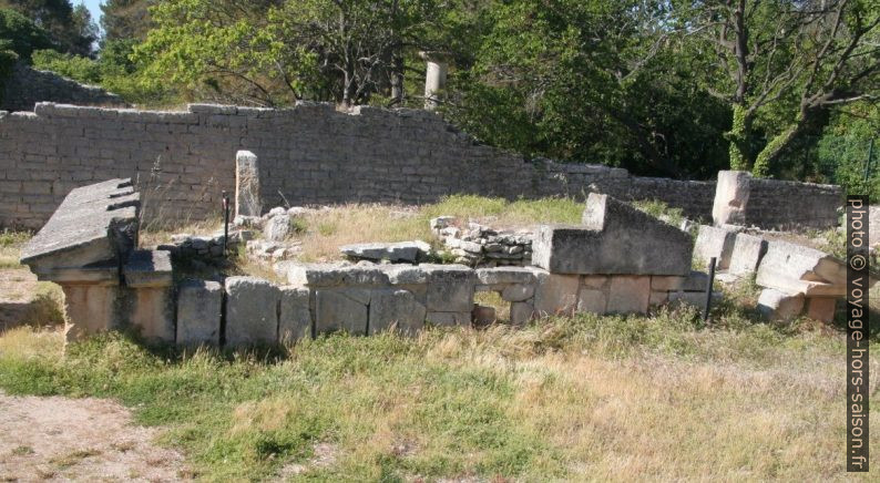 Restes d'un temple à Glanum. Photo © André M. Winter. Photo © André M. Winter