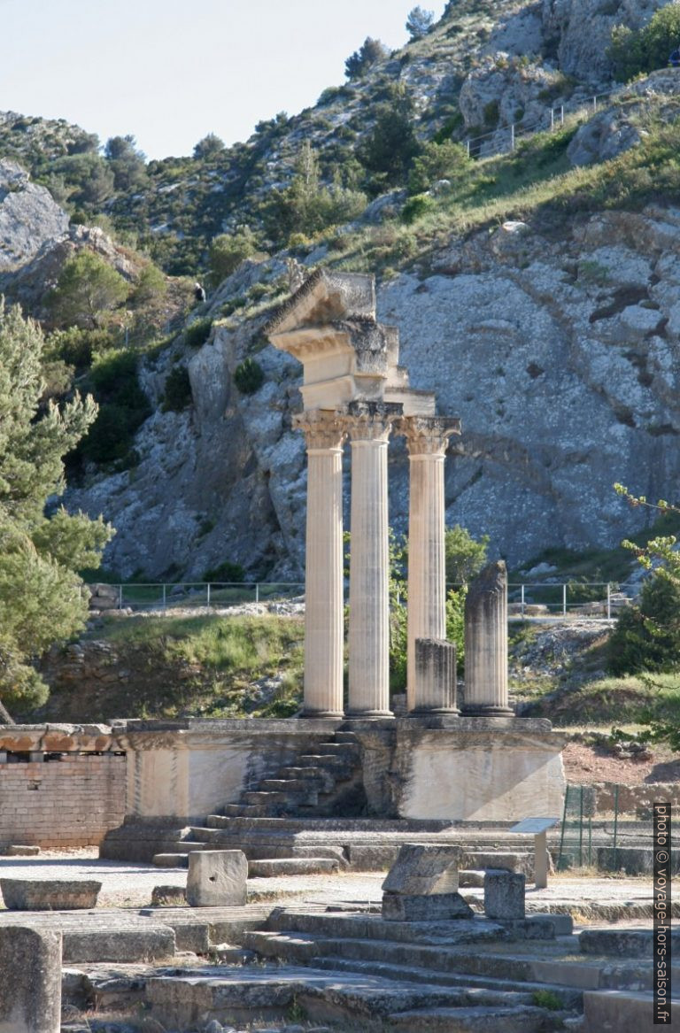 Petit temple géminé. Photo © André M. Winter