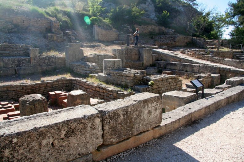 Fumoirs à vin de Glanum. Photo © André M. Winter