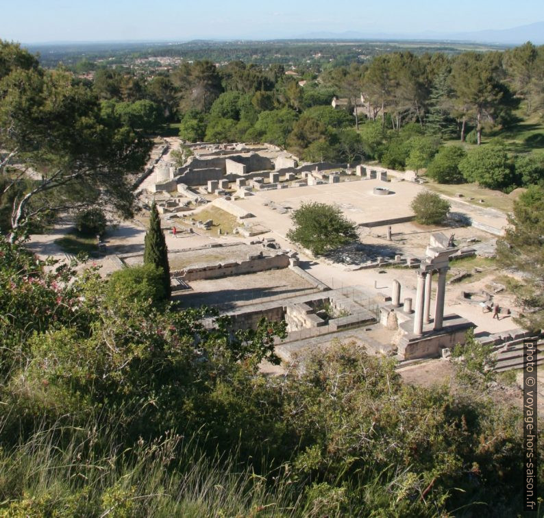 Forum et grand temple géminé de Glanum. Photo © André M. Winter