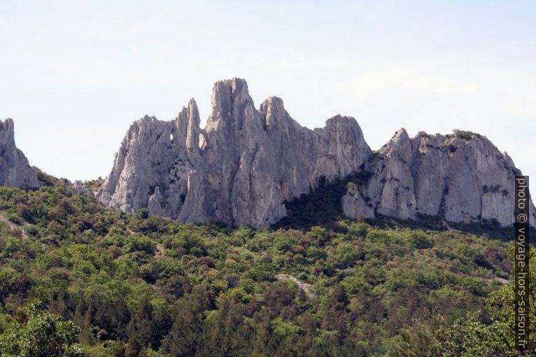 Arcs naturels au Rocher du Turc dans les Dentelles Sarrasines. Photo © André M. Winter