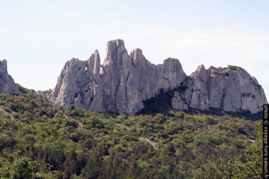 Arcs naturels au Rocher du Turc dans les Dentelles Sarrasines. Photo © André M. Winter
