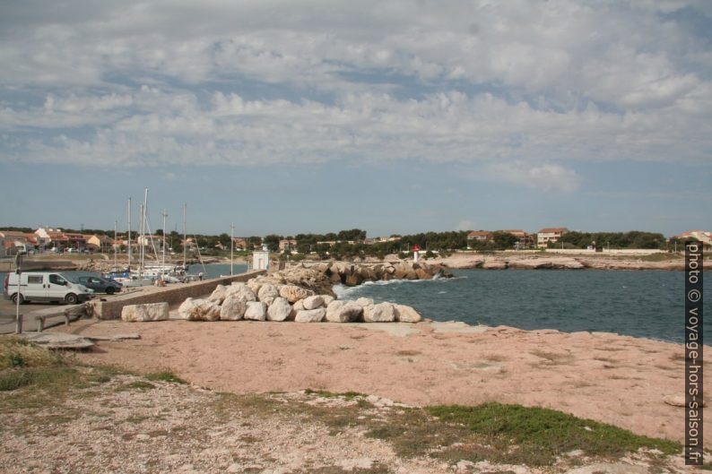 Digue du Quai Jean Verandy. Photo © André M. Winter