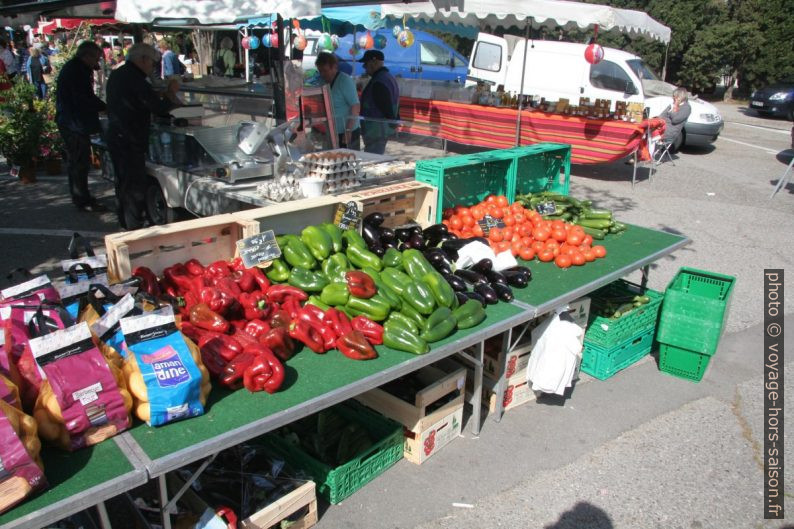 Légumes sur le marché de la Couronne. Photo © André M. Winter