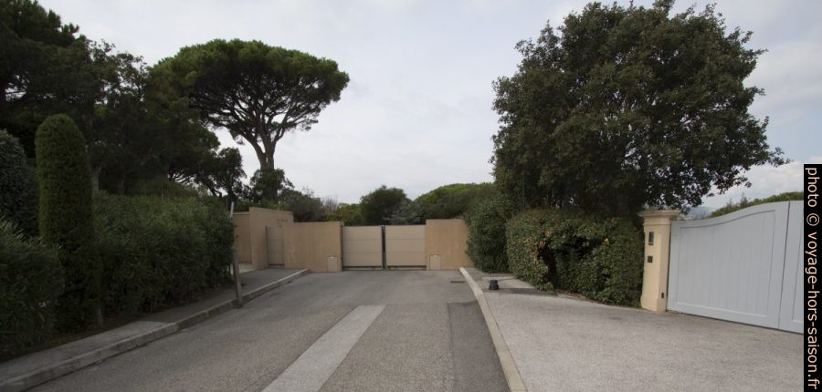 Portail du Domaine de la Réserve vu de l'intérieur. Photo © André M. Winter