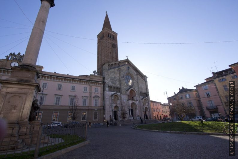 Duomo di Piacenza. Photo © André M. Winter