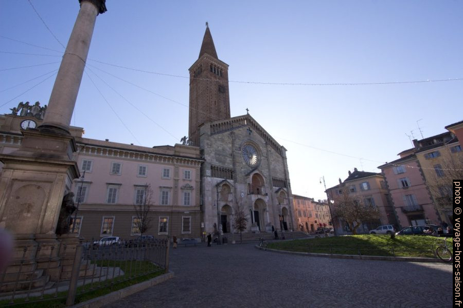 Duomo di Piacenza. Photo © André M. Winter