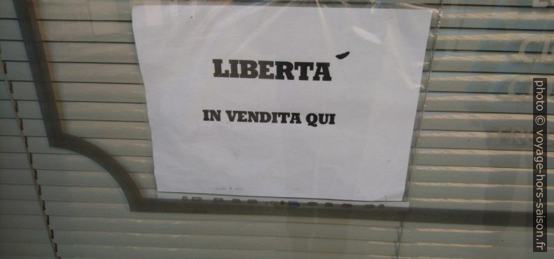 Libertá en vendita qui. Photo © André M. Winter