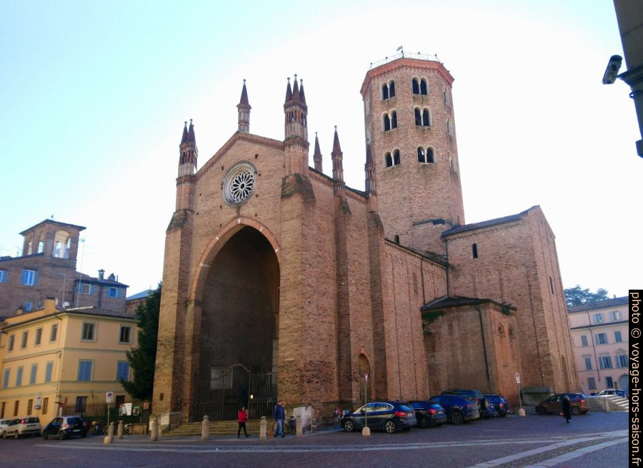 Portail nord de la Basilique St. Antonin de Piacenza. Photo © André M. Winter