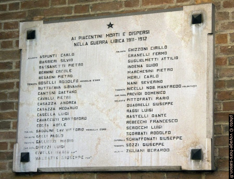 Plaque commémorant les morts de la guerre de Libye 1911-1912. Photo © André M. Winter