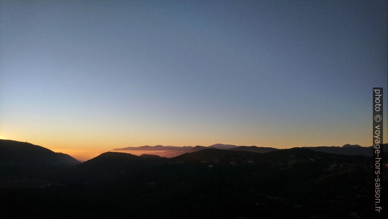 Coucher de soleil sur le Massif de l'Esterel. Photo © André M. Winter