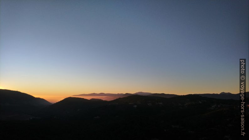 Coucher de soleil sur le Massif de l'Esterel. Photo © André M. Winter