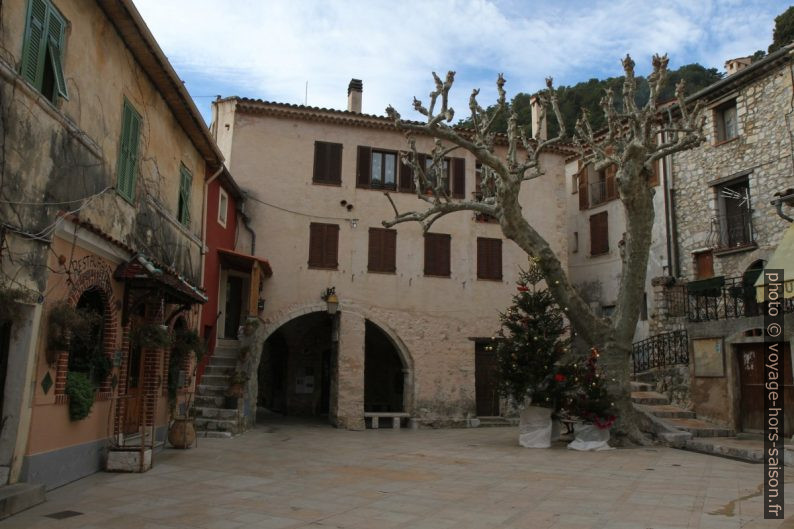 La Place Carnot à Peille. Photo © Alex Medwedeff