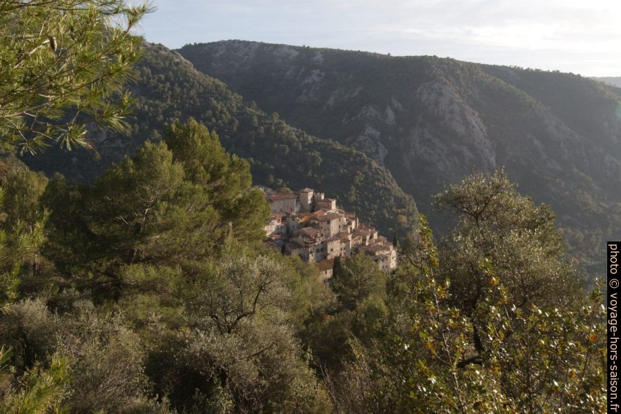 Vue sur Peillon. Photo © Alex Medwedeff