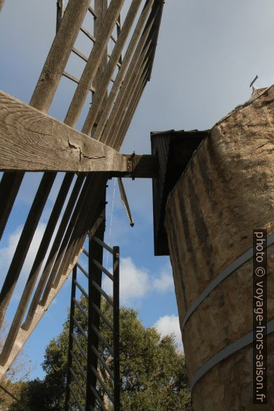 Les ailes et l'axe du Moulin de Paillas. Photo © Alex Medwedeff