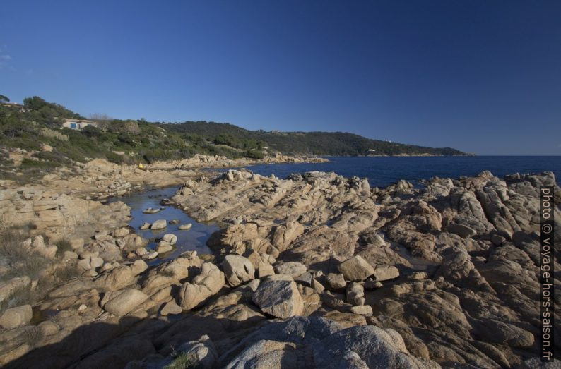 Côte granitique au nord de l'Escalet. Photo © André M. Winter