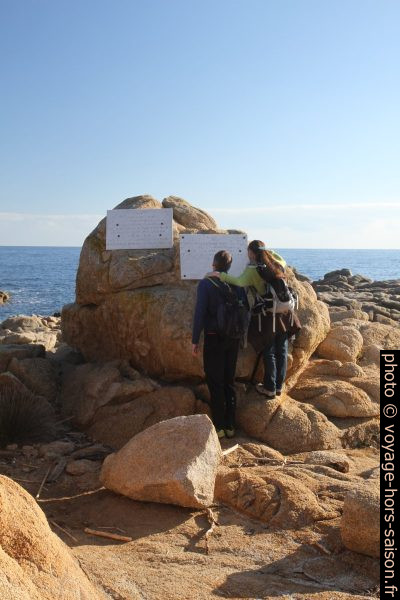 Stèle commémorant la Résistance du Maquis des Maures en 1943. Photo © Alex Medwedeff