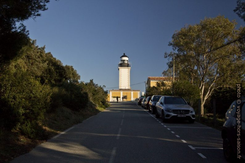 Phare de Camarat vu de la route. Photo © André M. Winter