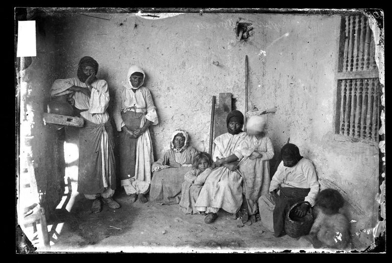 Femmes et enfants à Chypre en 1878. Photo: John Thomson