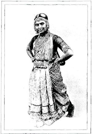 Femme indienne en costume de fête