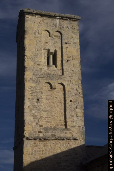 Clocher-tour de la Chapelle Saint-Thyrse. Photo © André M. Winter