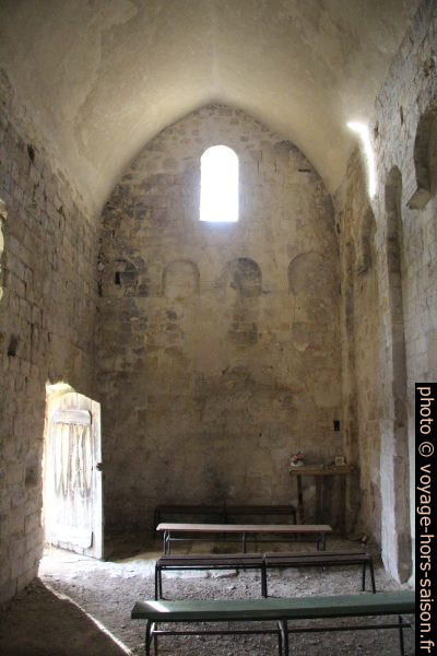 Narthex et porte d'entrée de la Chapelle St. Thyrse. Photo © André M. Winter