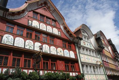 Façades de la rue marchande d'Appenzell. Photo © Alex Medwedeff