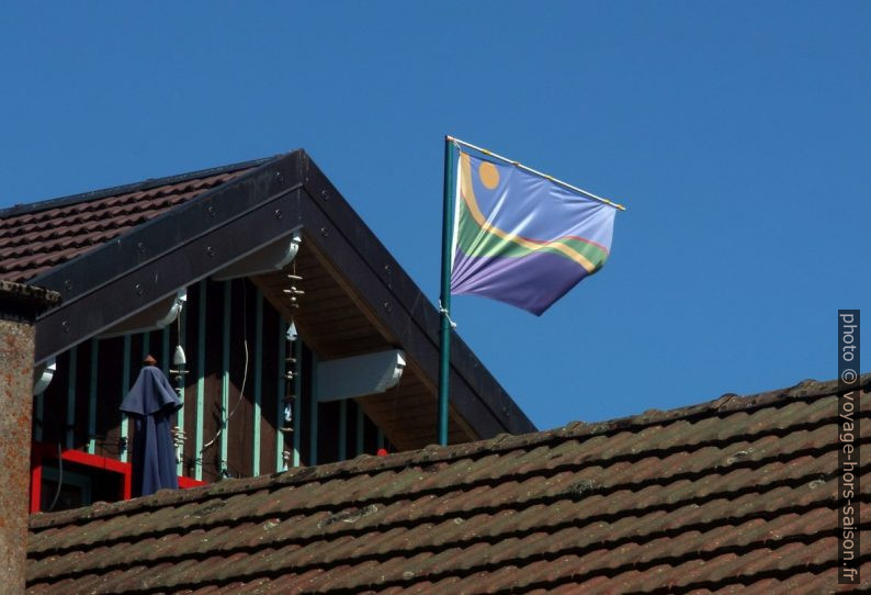 Drapeau de Port-Titi. Photo © André M. Winter