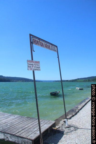 Panneau du ponton privé de Port-Titi. Photo © André M. Winter