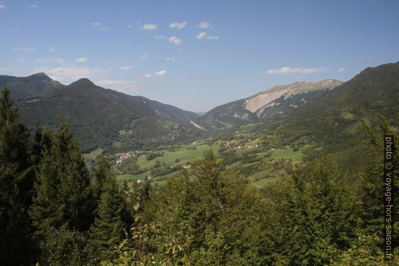 Vallée de la Valserine et la Roche Franche. Photo © Alex Medwedeff