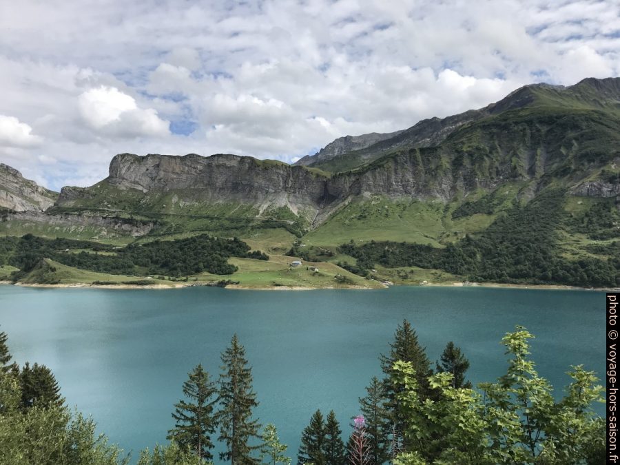 Roc de Biolley, les Barieux, la cascade et le Rieux. Photo © Alex Medwedeff