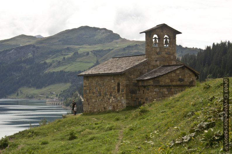 La Chapelle de Roselend et la Roche Parstire. Photo © André M. Winter