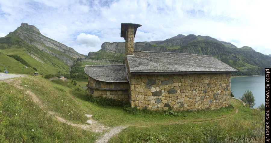 Rocher du Vent, Roc de Biolley et la Chapelle de Roselend. Photo © André M. Winter