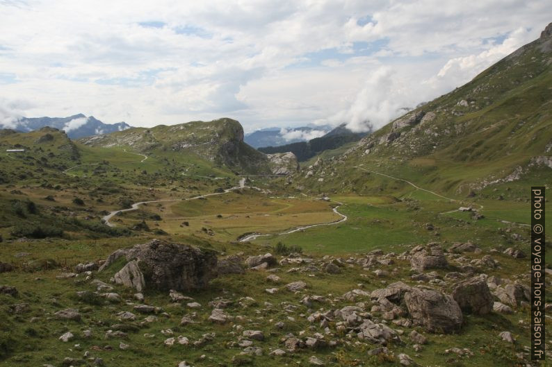 Roc de Biolley et le Plan de la Lai. Photo © Alex Medwedeff