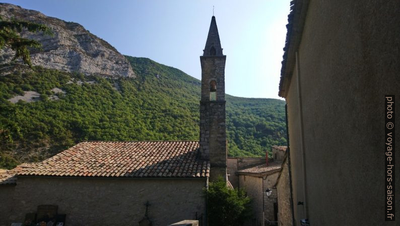 Église St. Marc dans le village d'Entrepierres. Photo © André M. Winter