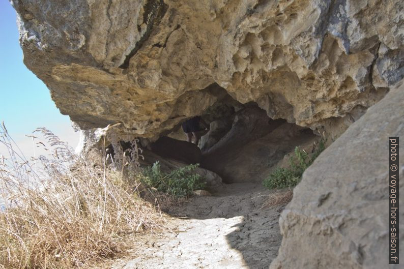 Fenêtre de la Grotte du Trou de l'Argent. Photo © André M. Winter